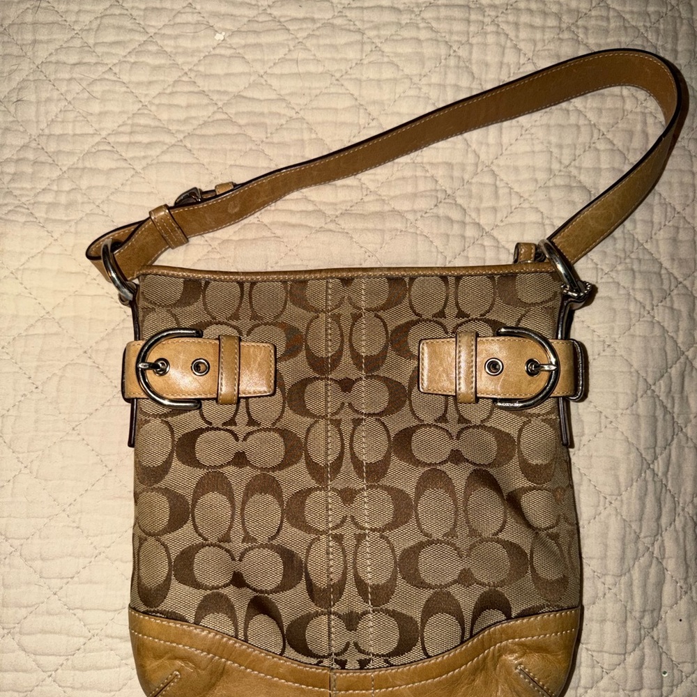 Coach Signature Canvas Shoulder Bag with dust bag. Vintage 2004